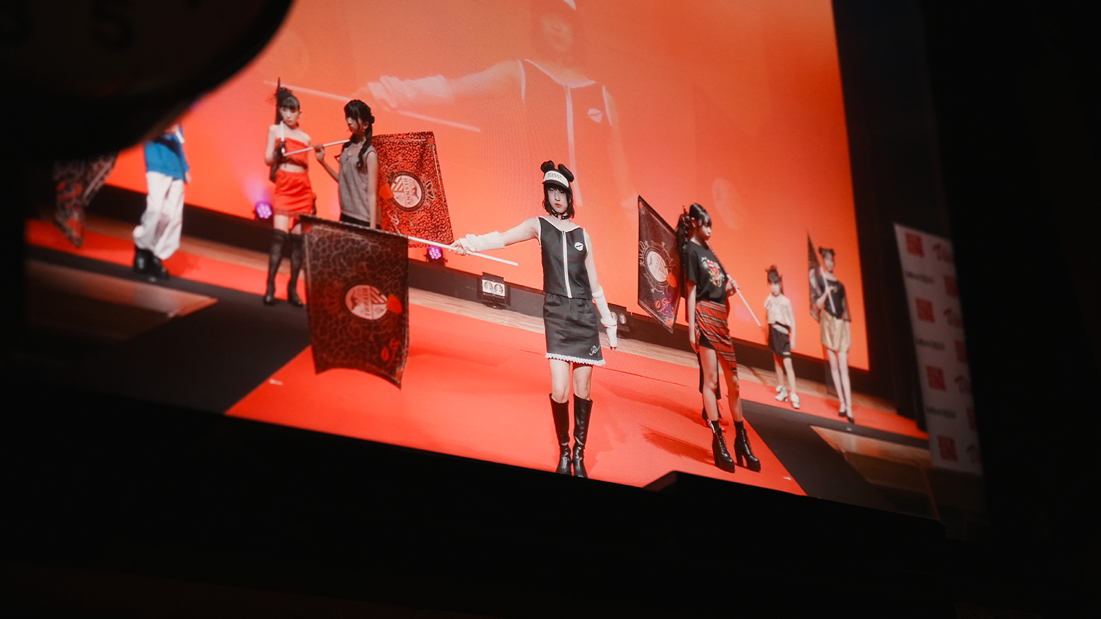 view-64/></div>
<p class=